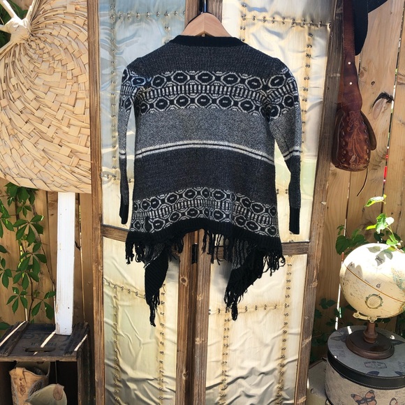 Beautiful Root’s Xs black grey blanket cardigan - Picture 2 of 7